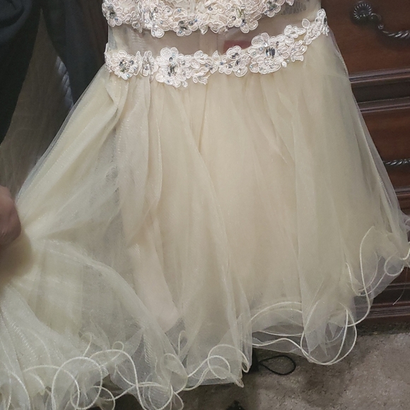 Gold Juniors formal dress size xs - Picture 3 of 6